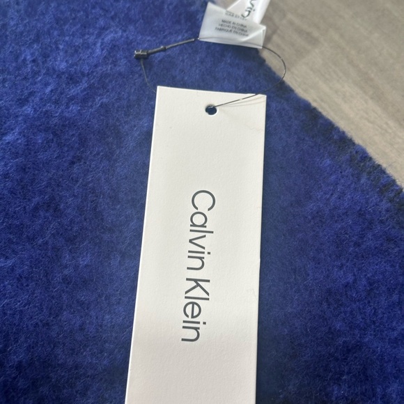 Calvin Klein Blue scarf - Picture 2 of 7